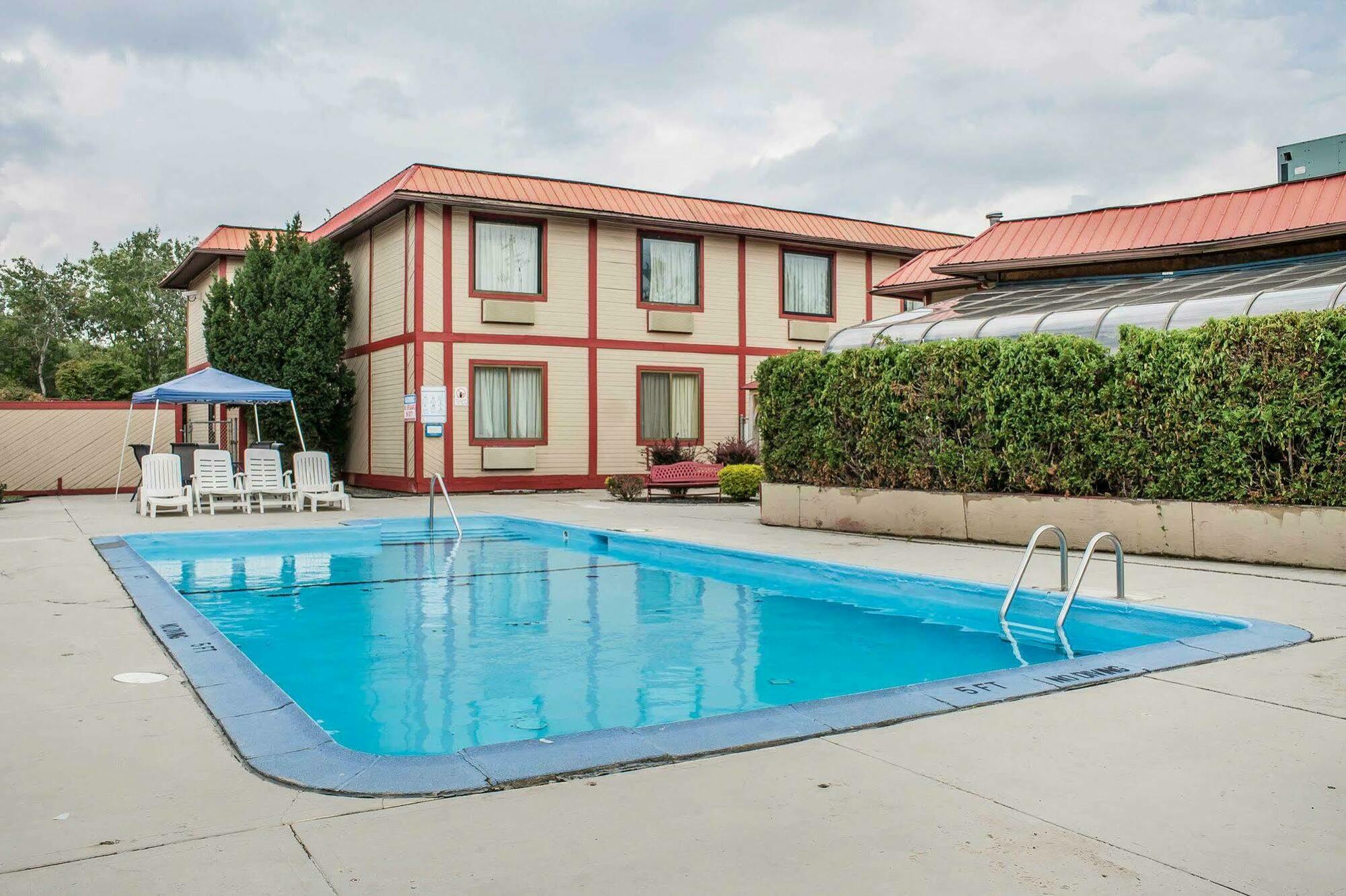 Econo Lodge Scranton Near Montage Mountain Exterior photo