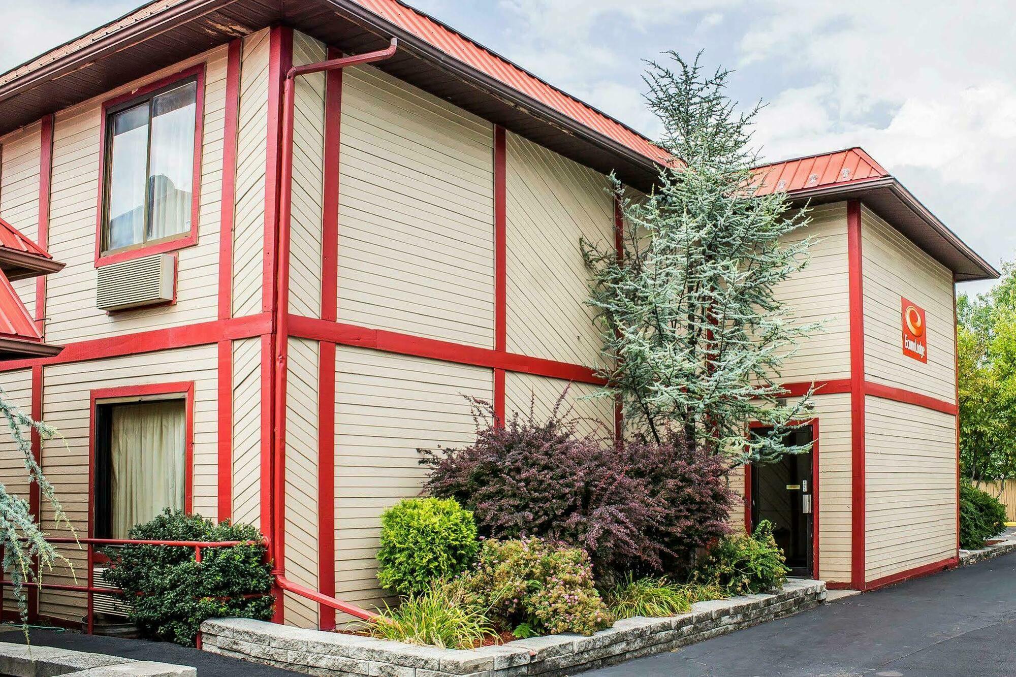 Econo Lodge Scranton Near Montage Mountain Exterior photo